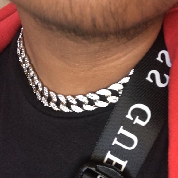 Iced out Cuban link chain - Picture 3 of 3